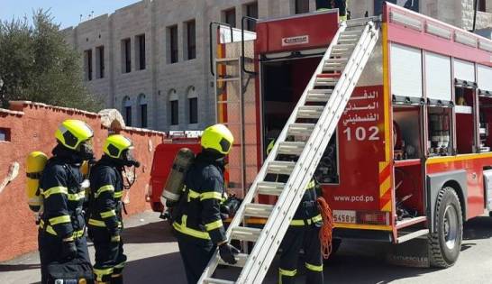 الدفاع المدني الفلسطيني يعلن سيطرته على غالبية الحرائق بالضفة