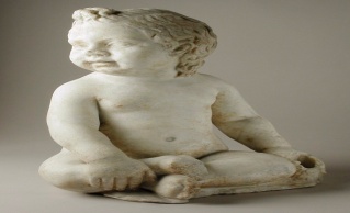 طفلة اسكتلندية قد تتحول إلى تمثال إن لم تتلقى العلاج اللازم 