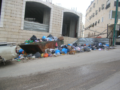 أوضاع مأساوية في كفر عقب جراء تنصل بلدية الاحتلال