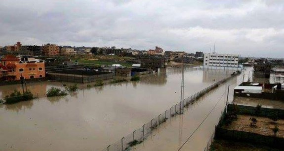 بلدية رفح تعلن إتمام سحب المياه من محيط مدرسة الجنينة