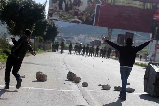 الهلال الأحمر: أكثر من 382 إصابة بين صفوف المواطنين خلال مواجهات الضفة