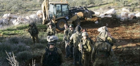 الخليل... الاحتلال يجرف 40 دونما ويردم بئرين