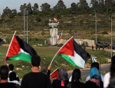 في يوم الأسير.. الفلسطينيون يدعون للوحدة ووقف المفاوضات