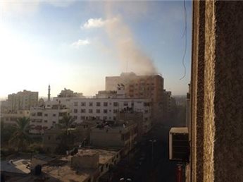 منعاً لفضح جرائم العدو.. قصف المكاتب الإعلامية في غزة