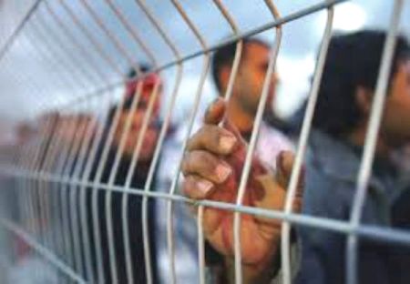 7 أسرى يدخلون أعواماً جديدة في معتقلات الاحتلال