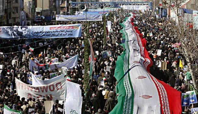 مسيرات حاشدة في طهران إحياء للذكرى الـ35 للثورة الإسلامية 