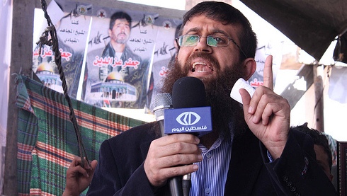 الشيخ عدنان يطالب السلطة بالإفراج عن الصحفيين المعتقلين