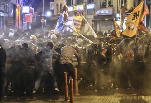 مقتل 21 كردياً بتظاهرات احتجاجية في تركيا