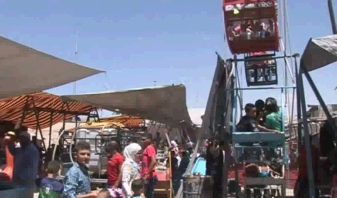 اللاجئون الفلسطينيون بمخيم جرمانا يستقبلون العيد بأجوء الفرح