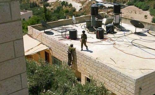 الاحتلال يقتحم منزل الشهيد غسان أبوجمل جنوبي القدس