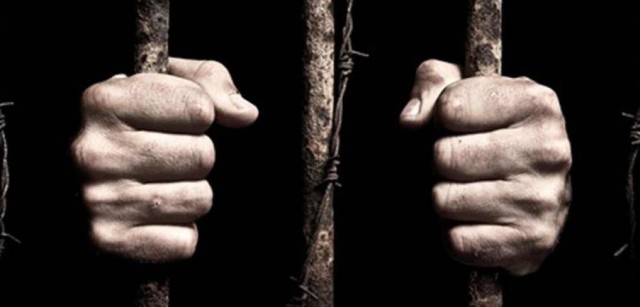 الأسرى الإداريون يواصلون مقاطعة 