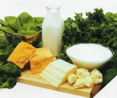 كم يحتاج الجسم من الكالسيوم يومياً؟‬