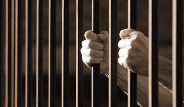 قراقع يحمل الاحتلال المسؤولية عن حياة وصحة الاسرى المضربين