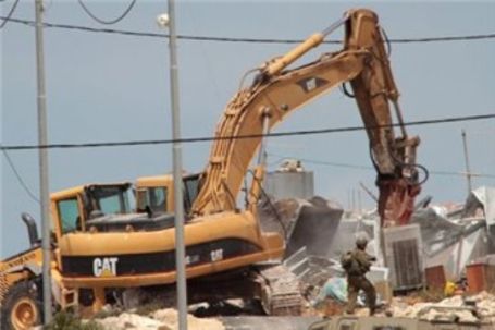 الاحتلال يهدم منزلا في الخليل وبركسات زراعية شرق طوباس