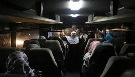  أهالي أسرى غزة يزورون أبناءهم بنفحة 