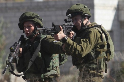 مواجهات مع الاحتلال بعد طرد الفلسطينيين من منطقة باب العمود