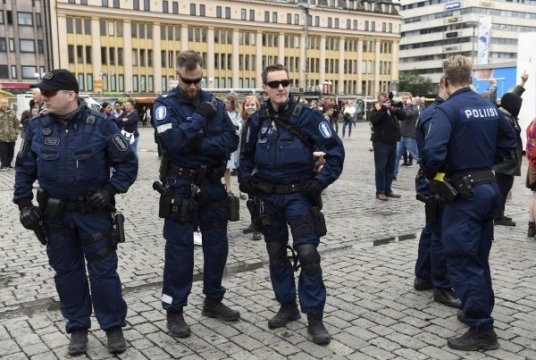 الشرطة الفنلندية تعتقل 4 أشخاص للاشتباه بصلتهم بحادثة الطعن في توركو
