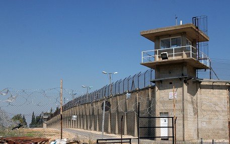 المحرر القصاص: إدارة السجون تعمل على تقسيم الأسرى بالسجون