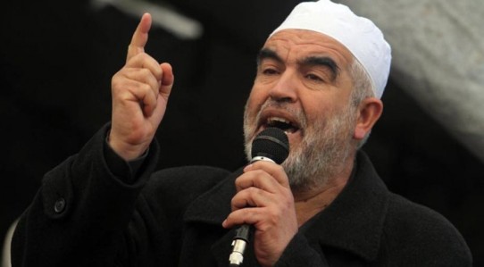 الاحتلال يمدد منع سفر الشيخ صلاح ومحاجنة
