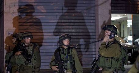 الاحتلال يعتقل 16 مواطنا بينهم طفل جريح