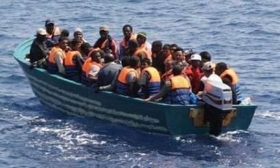 إنقاذ نحو 75 مهاجراً قبالة سواحل إيطاليا