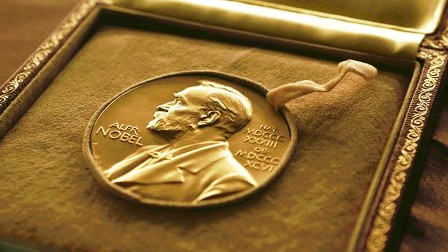 مكتشف بنية الحمض النووي يعلن عن نيته بيع جائزة نوبل في المزاد العلني