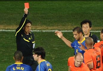 الفيفا يكشف عن طاقم تحكيم افتتاح كأس العالم
