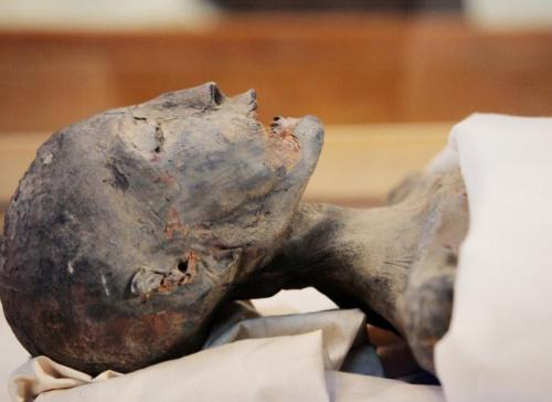 العثور مومياء عمرها 200 عام 