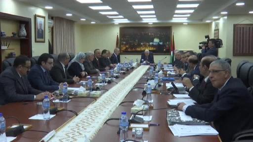 السلطة تبحث قضية الخصم من رواتب موظفي غزة