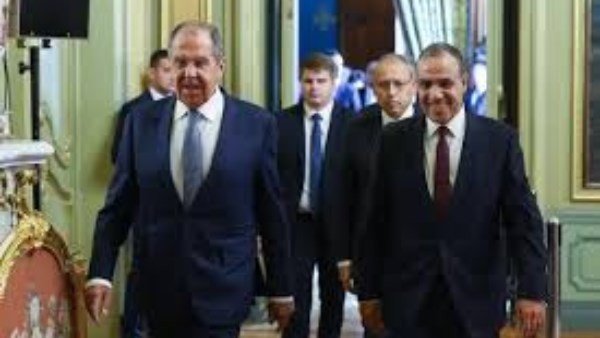 بدر عبد العاطي ولافروف.jpg