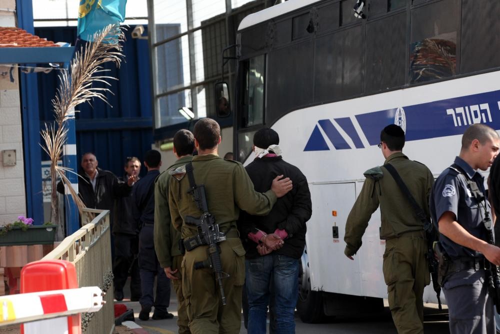 إفراج أسرى.jpg