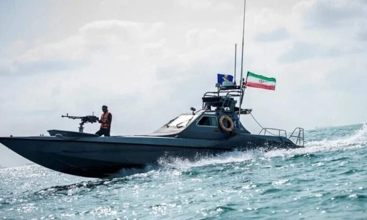 مناورات إيرانية في مضيق هرمز.jpg