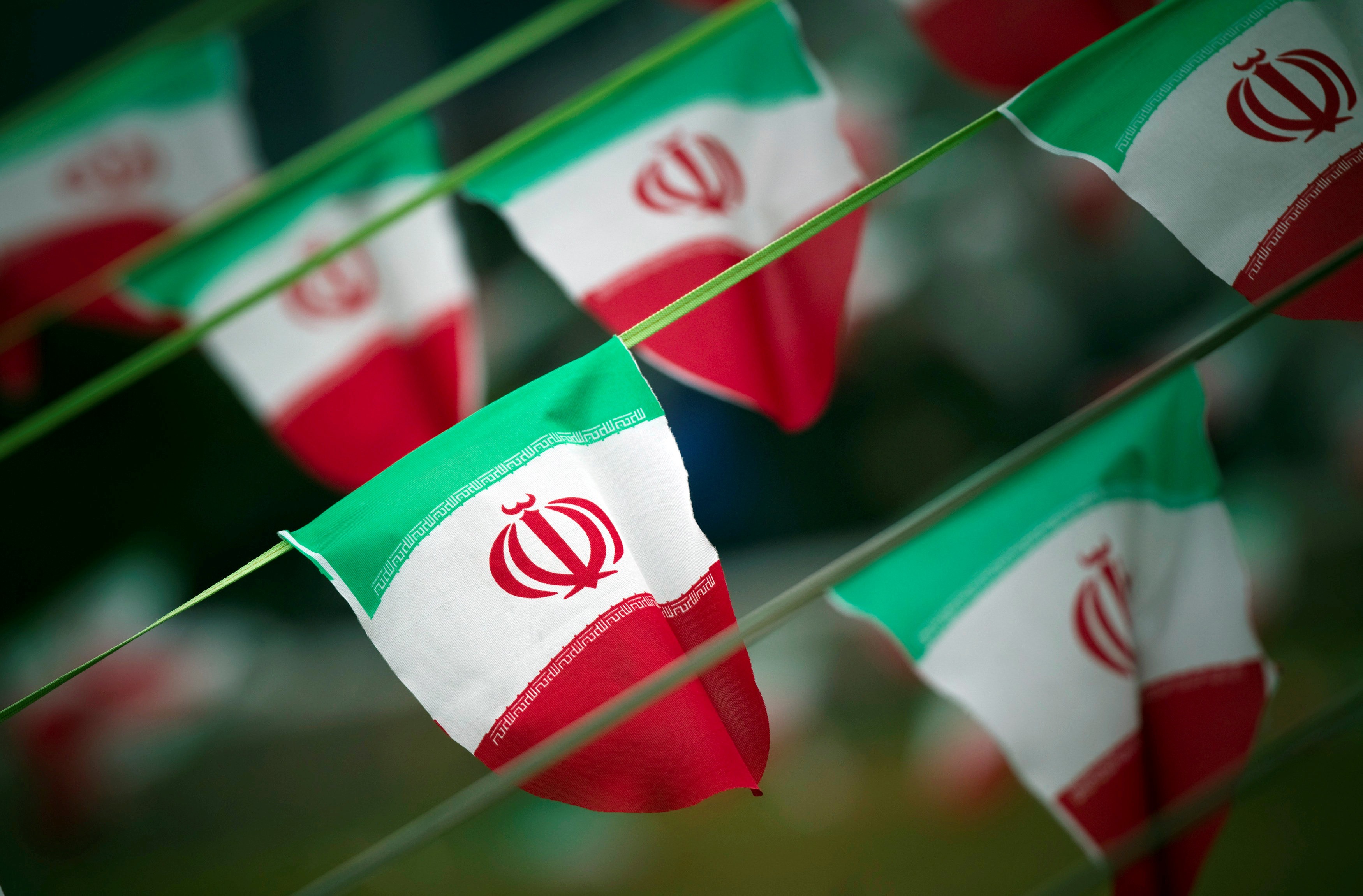 iran_flags_small001.jpg