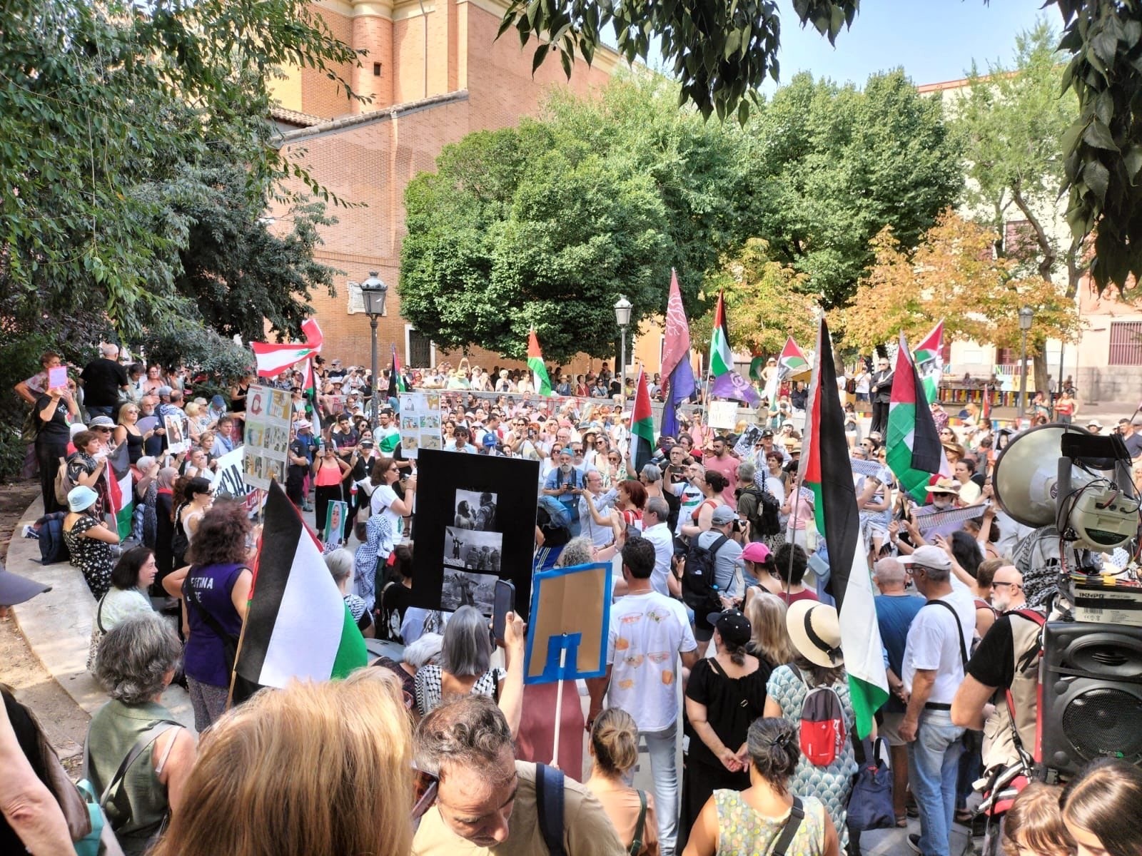 تظاهرة نسوية في إسبانيا.jpg