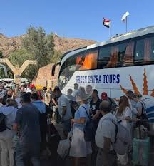 هروب المستوطنين عبر معبر طابا.jpeg