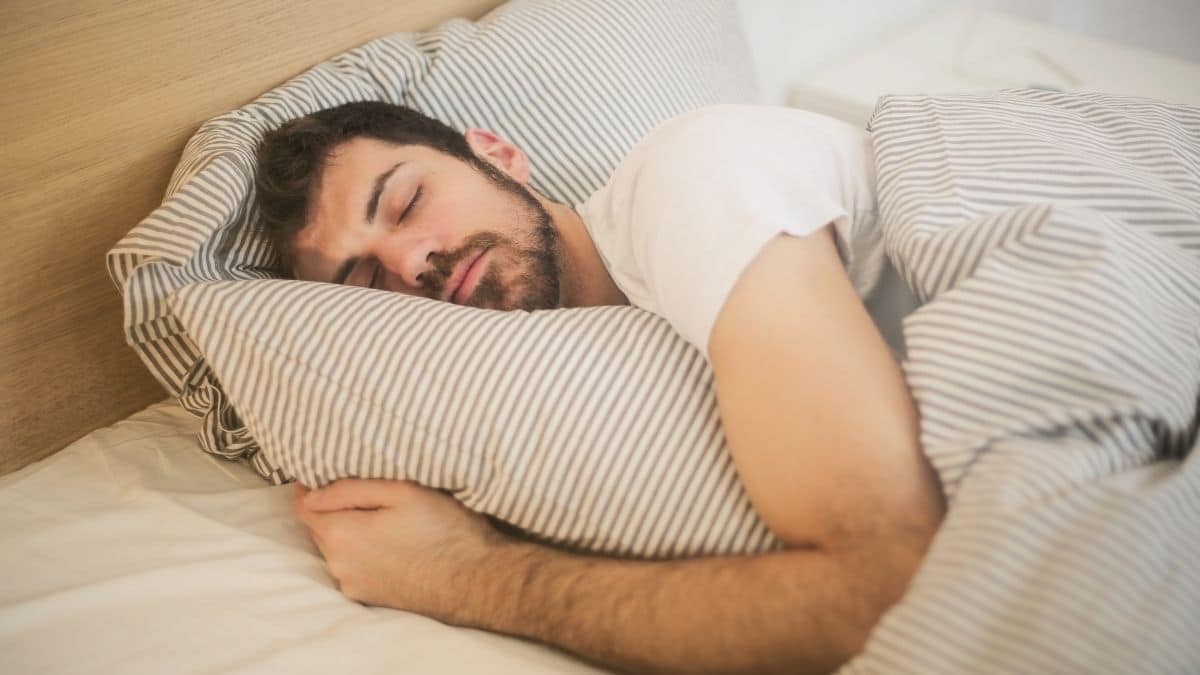 رجل-نائم.jpg