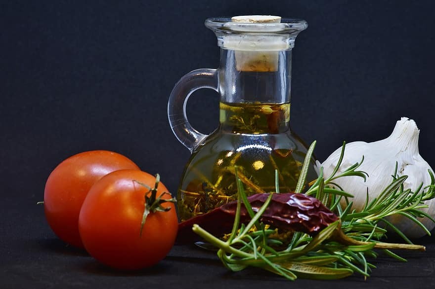 oil-olive-oil-food-vegetable-oil-chili-chili-pepper-tomato-garlic-kitchen-cook.jpg