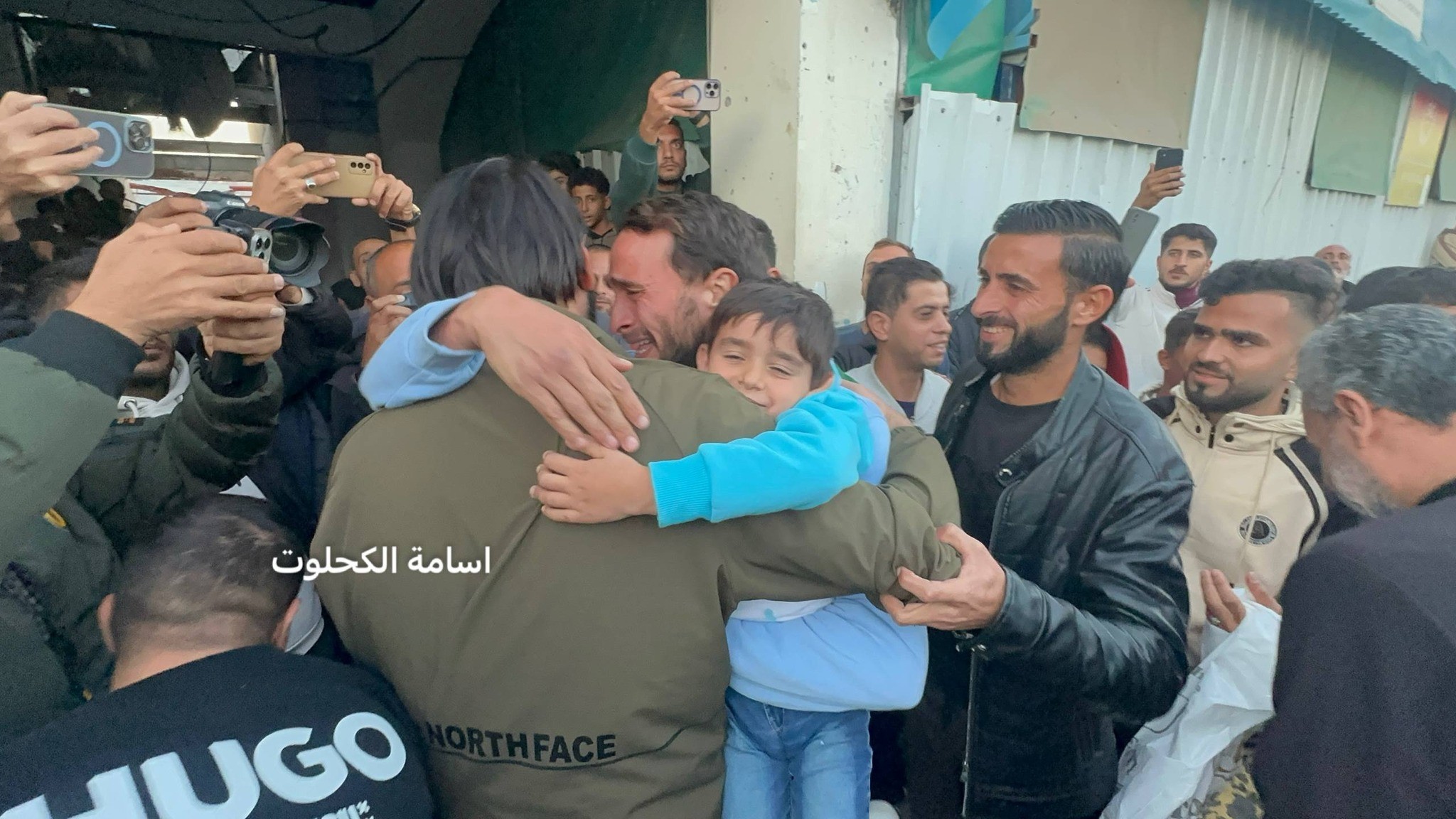 وصول أسرى إلى مستشفى شهداء الأقصى.jpg