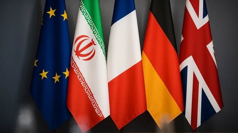 المفاوضات الترويكا الأوروبية.jpg