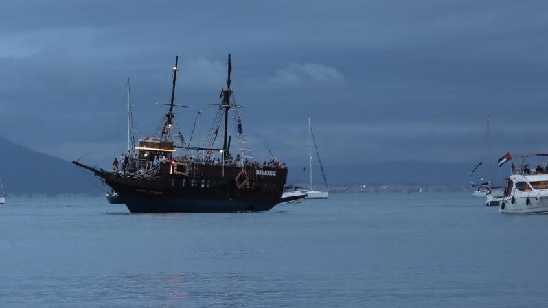 أسطول اقتحام.jpg