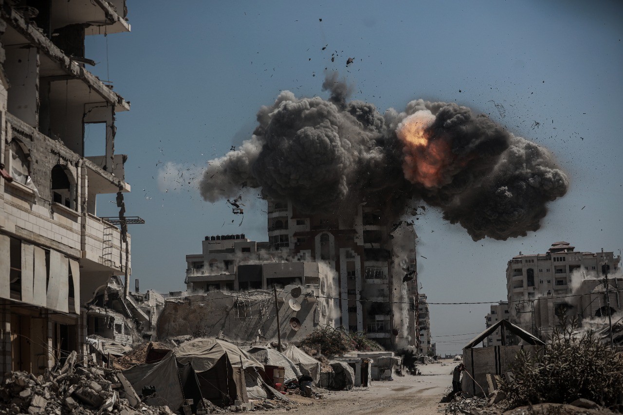 قصف عنيف على مدينة غزة.jpg