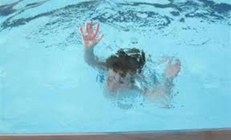 وفاة طفلة غرقا وسط القطاع