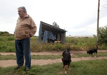 رئيس الأوروغواي يتقاضى 1250 دولاراً شهرياً