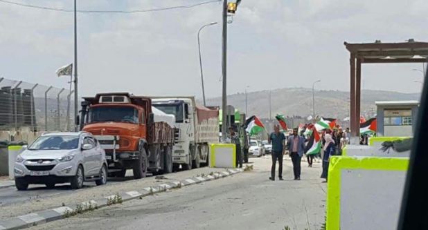 نابلس.. مسيرة مساندة للأسرى المضربين عن الطعام