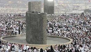 المسلمون يحتفلون بعيد الأضحى.. الحجاج يواصلون رمي الجمرات 
