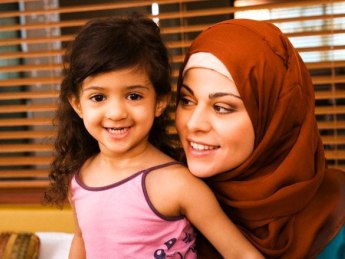كيف تتصرّفين في مجتمعك وتتأقلمين مع كلّ جديد؟