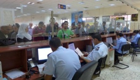 أريحا.. الاحتلال يمنع 8 مواطنين من السفر عبر الكرامة