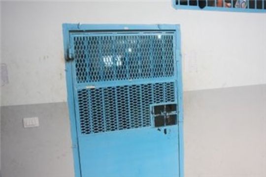 الأونروا في غزة تجمد عملية التوظيف بسبب الأزمة الاقتصادية التي تعصف بها