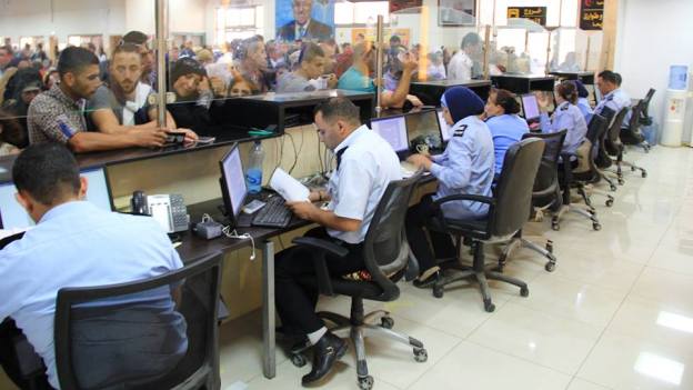 الاحتلال يمنع 7 مواطنين من السفر عبر الكرامة