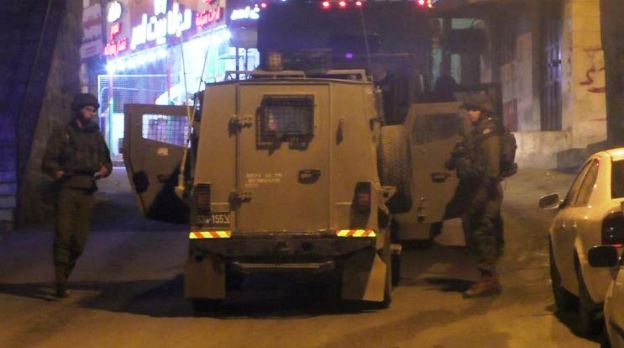 بينهم قيادي في الجهاد... اعتقالات واقتحامات في الضفة المحتلة
